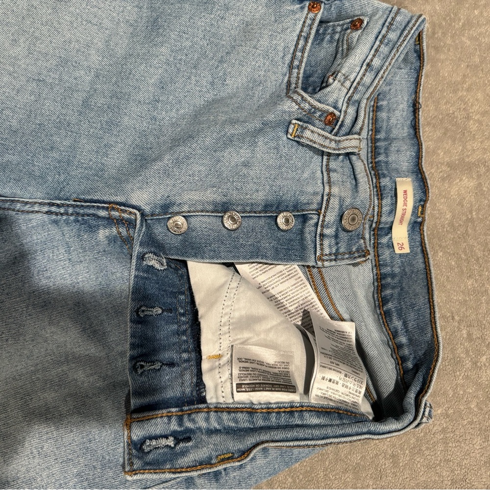 Women's Wedgie Straight-Leg High Rise Cropped Jeans - Picture 2 of 4